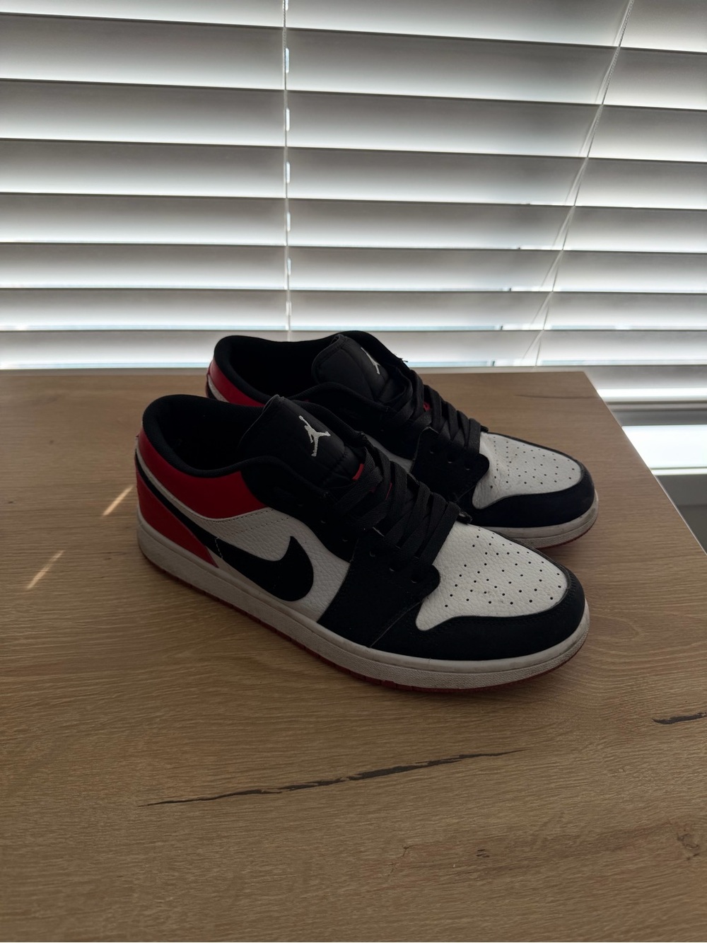 Jordan Low-Top Sneakers - Black White Red